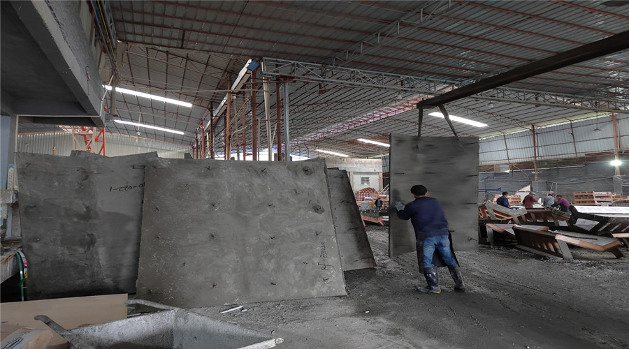 GRC外墻板生產中 GRC外墻板生產中