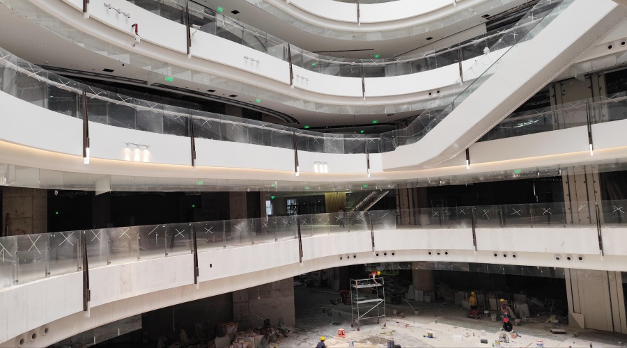 廣州金融城君超商場GRG中庭攔河完工落地案例賞析 廣州金融城君超商場GRG中庭攔河完工落地案例賞析